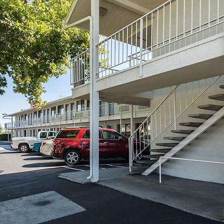 Motel 6-Reno, Nv - Virginia Plumb Εξωτερικό φωτογραφία