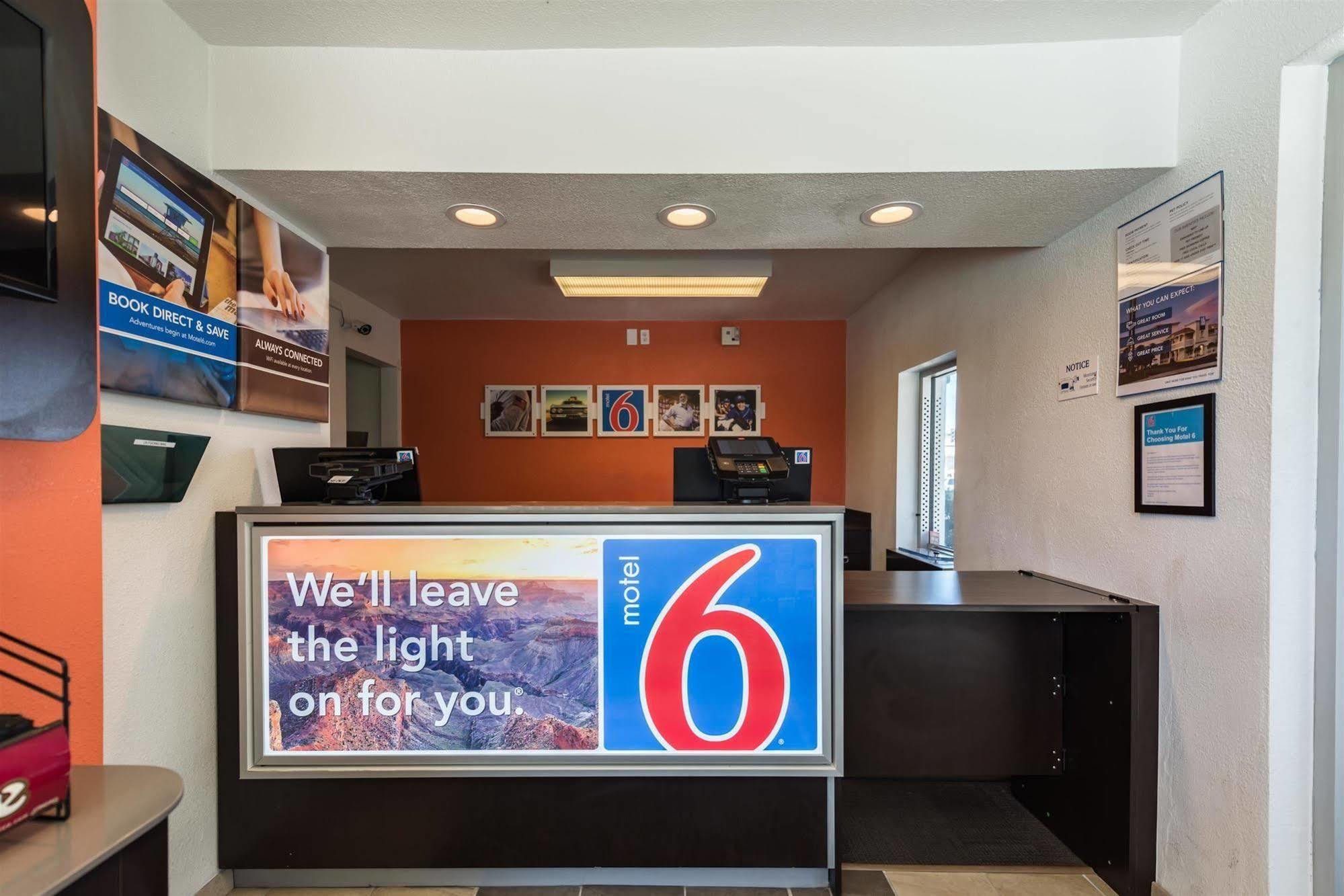 Motel 6-Reno, Nv - Virginia Plumb Εξωτερικό φωτογραφία